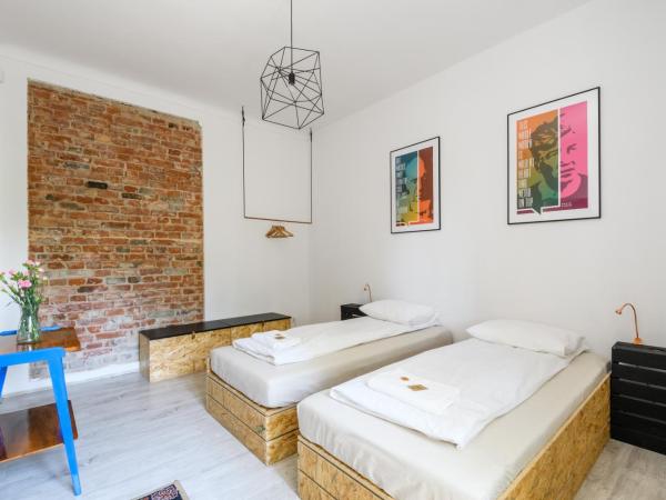 Lull Hostel : photo 1 de la chambre chambre double ou lits jumeaux avec salle de bains