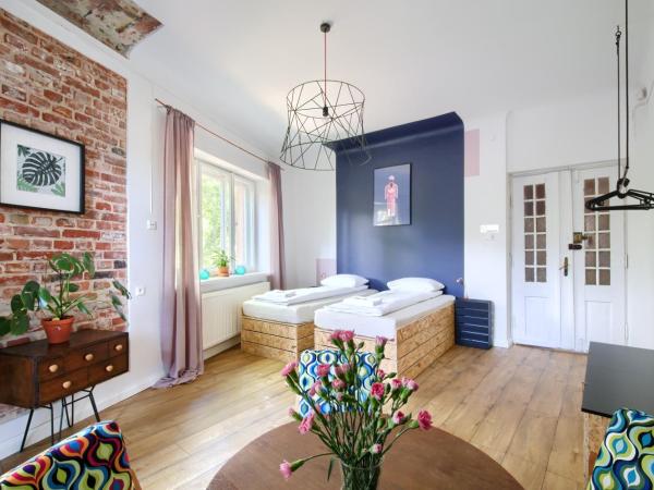 Lull Hostel : photo 2 de la chambre chambre double ou lits jumeaux avec salle de bains commune