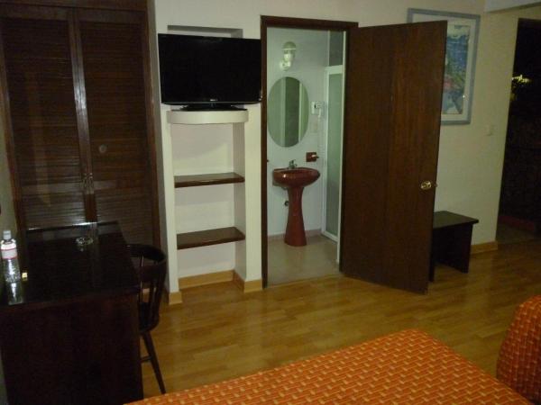 Hotel La Casona del Llano : photo 4 de la chambre chambre quadruple