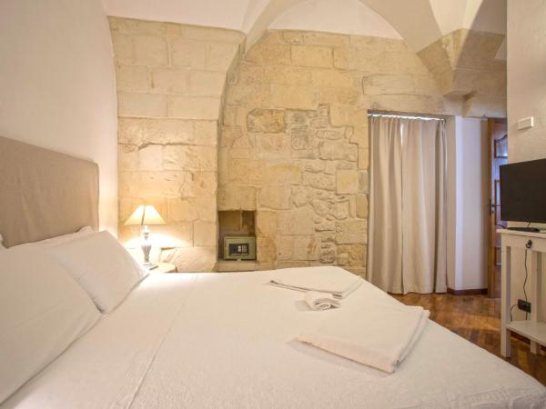 Chiesa Greca - SIT Rooms & Apartments : photo 3 de la chambre suite lit king-size avec terrasse