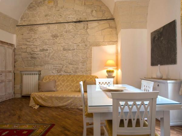Chiesa Greca - SIT Rooms & Apartments : photo 4 de la chambre suite lit king-size avec terrasse