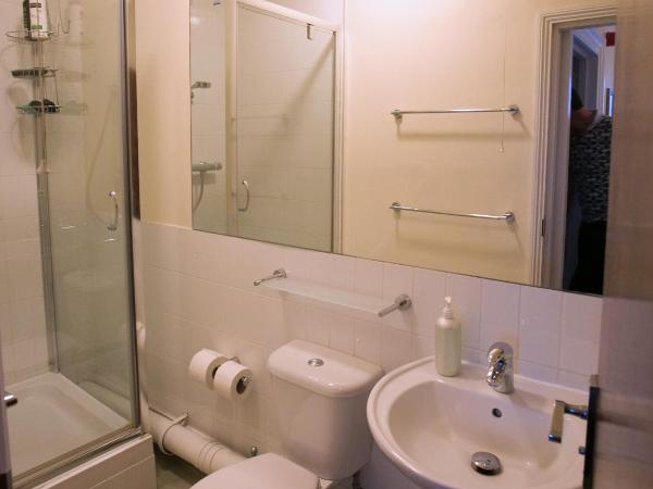 The Grange Pub : photo 6 de la chambre grande chambre simple avec salle de bains commune