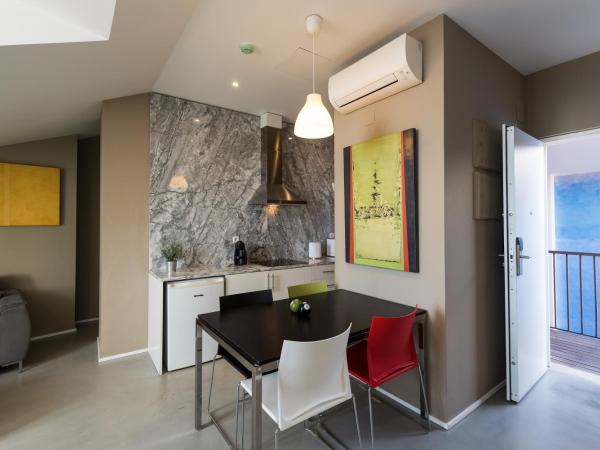 Alfama - Lisbon Lounge Suites : photo 2 de la chambre appartement 1 chambre avec vue sur la rivière