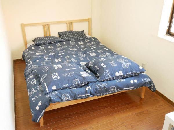 Guest House Twenty-Seven 27 : photo 6 de la chambre chambre double avec salle de bains commune