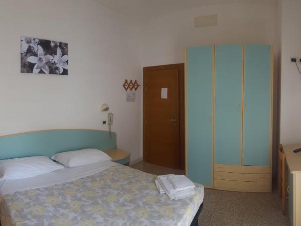 Hotel Luana : photo 5 de la chambre chambre quadruple