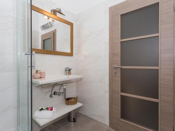 Luxury Rooms Saint Jacob : photo 2 de la chambre chambre double deluxe avec lit d'appoint