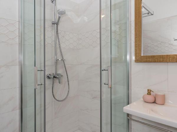 Luxury Rooms Saint Jacob : photo 5 de la chambre chambre double deluxe avec lit d'appoint