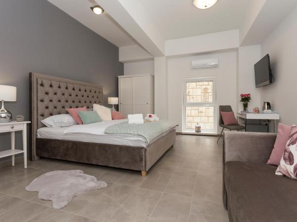 Luxury Rooms Saint Jacob : photo 9 de la chambre chambre double deluxe avec lit d'appoint