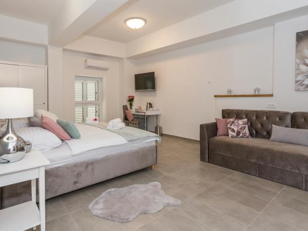 Luxury Rooms Saint Jacob : photo 2 de la chambre chambre double deluxe avec lit d'appoint