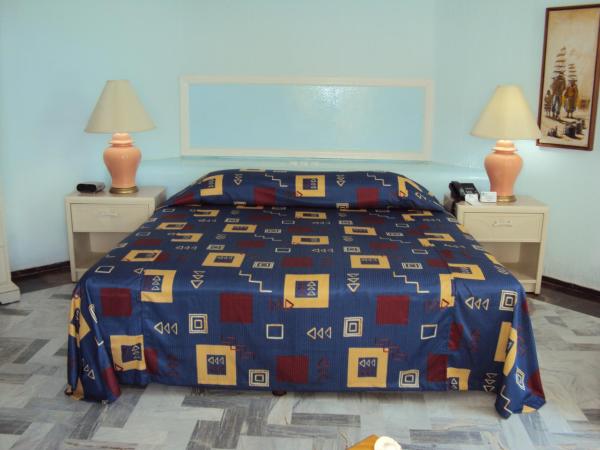 Hotel Acapulco Malibu : photo 4 de la chambre chambre lit king-size