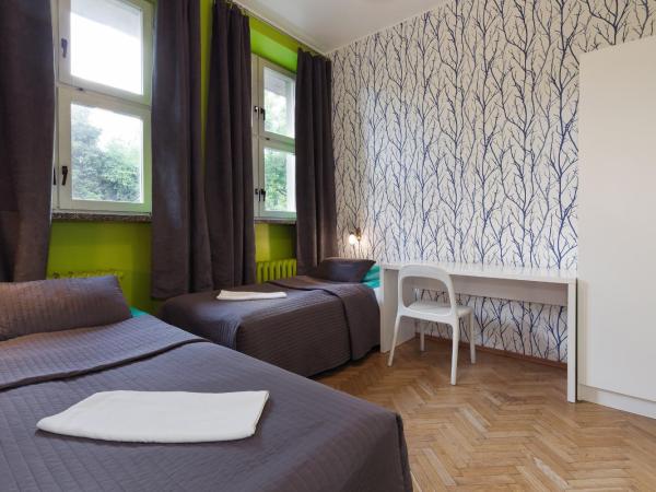 Tatamka Hostel : photo 3 de la chambre chambre lits jumeaux avec salle de bains privative