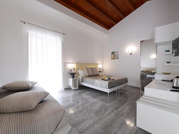 Best Western Hotel Principe di Lampedusa : photo 3 de la chambre chambre triple de luxe avec balcon - vue sur ville