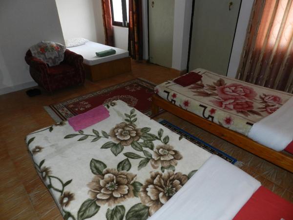Le Rhododendron Chambres D'hotes : photo 5 de la chambre chambre triple deluxe