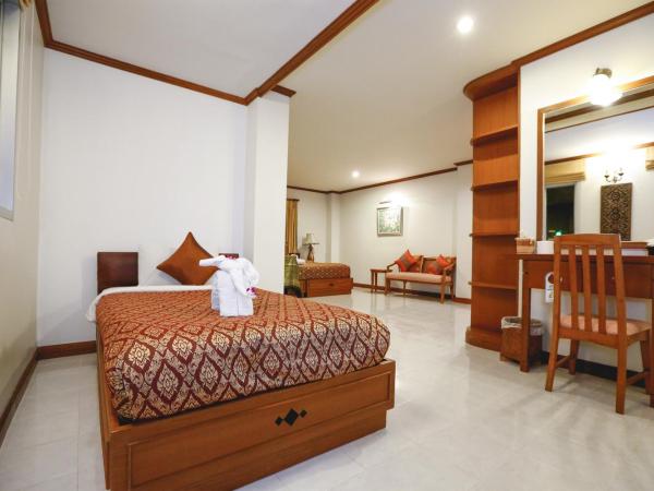 Hua Hin White Villa Hotel - SHA Certified : photo 6 de la chambre suite familiale