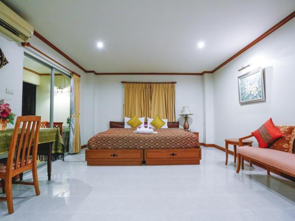 Hua Hin White Villa Hotel - SHA Certified : photo 7 de la chambre suite familiale