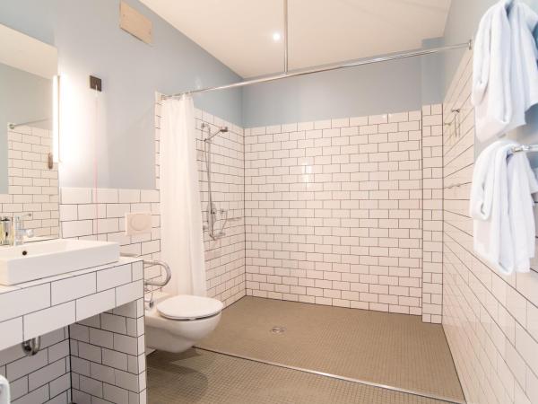 Ku'Damm 101 Hotel : photo 4 de la chambre chambre double - accessible aux personnes à mobilité réduite