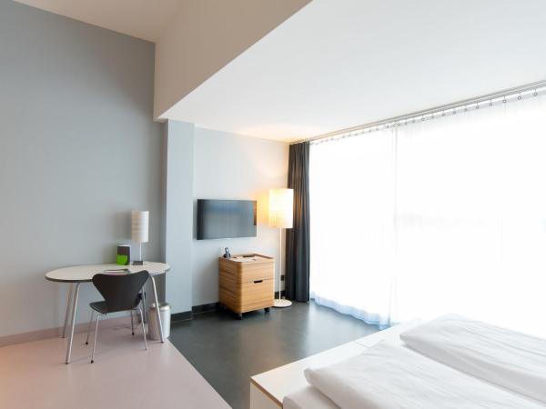 Ku'Damm 101 Hotel : photo 2 de la chambre chambre double - accessible aux personnes à mobilité réduite