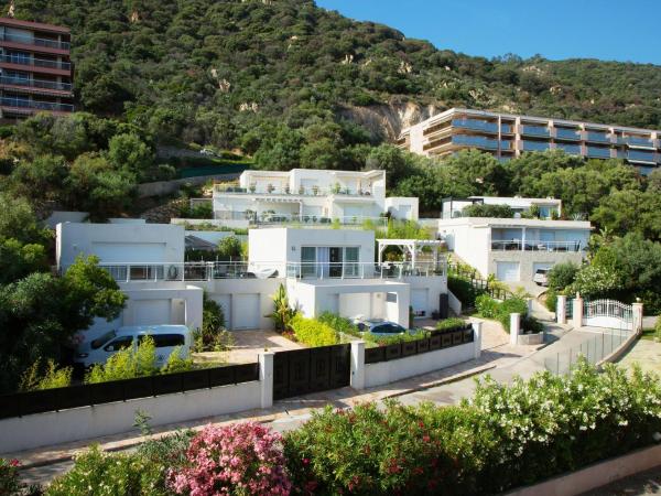 Hôtel La Pinède : photo 2 de la chambre chambre familiale communicante - vue sur montagnes