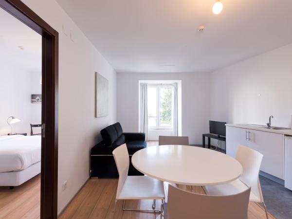 Alfama - Lisbon Lounge Suites : photo 9 de la chambre appartement - vue sur jardin