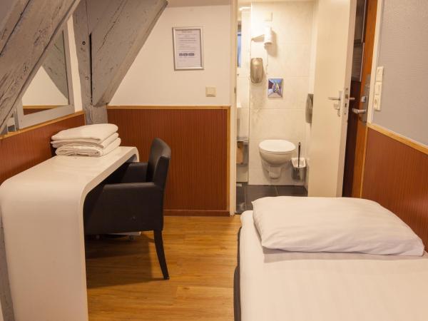 Travel Hotel Amsterdam : photo 2 de la chambre chambre triple