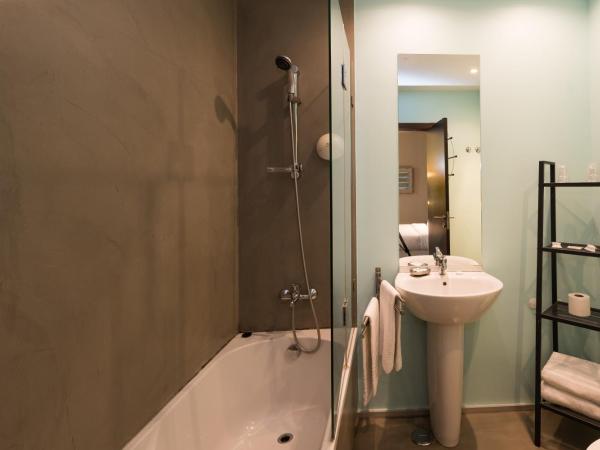 Alfama - Lisbon Lounge Suites : photo 7 de la chambre chambre double ou lits jumeaux supérieure