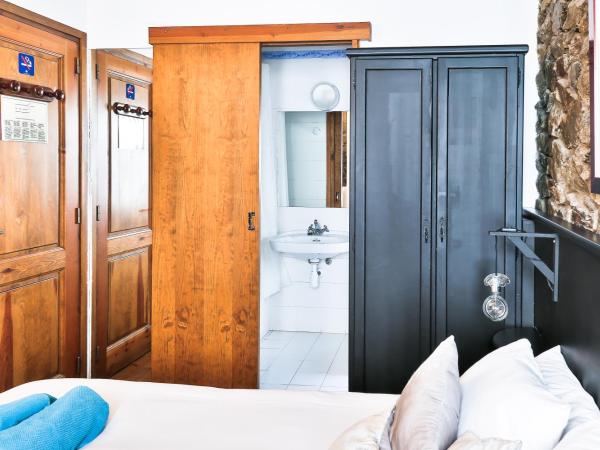 Hostal Cisco de Sans : photo 3 de la chambre chambre double avec salle de bains privative