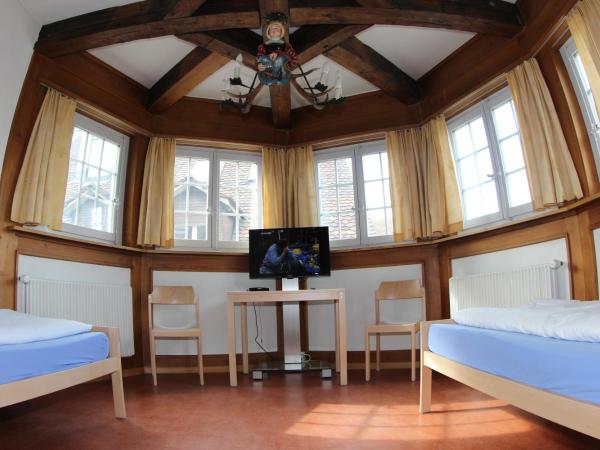 Bern Backpackers Hotel Glocke : photo 2 de la chambre chambre familiale avec salle de bains privative