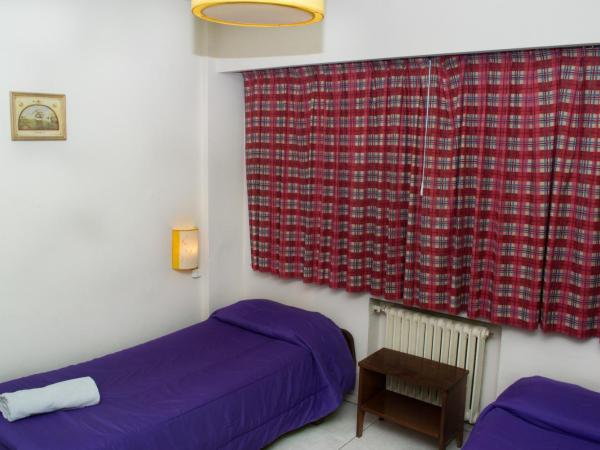 Marcopolo Inn Hostel Bariloche : photo 4 de la chambre chambre triple