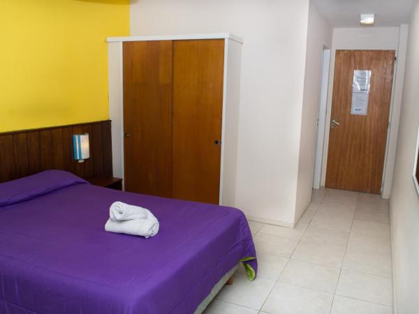 Marcopolo Inn Hostel Bariloche : photo 1 de la chambre chambre double