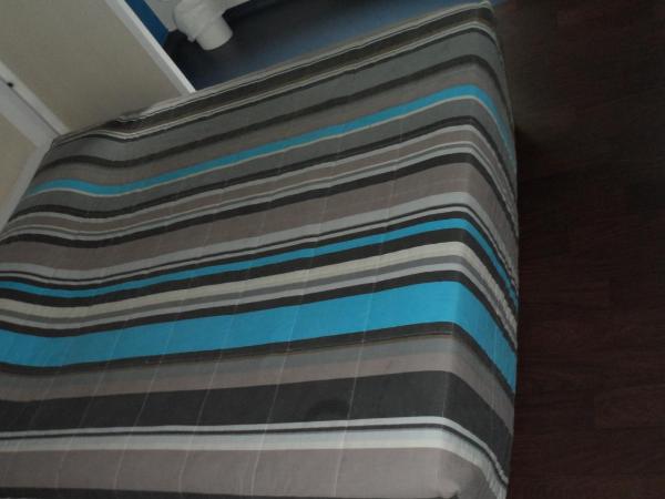 hotelF1 Blois : photo 5 de la chambre chambre triple avec salle de bains commune