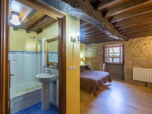 Asador de Roxos Casa Albardonedo : photo 7 de la chambre chambre triple avec salle de bains privative