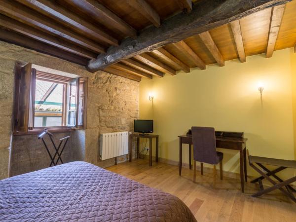 Asador de Roxos Casa Albardonedo : photo 9 de la chambre chambre triple avec salle de bains privative