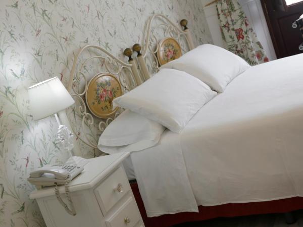 Basic Hotel Puerta de Sevilla : photo 7 de la chambre chambre double supérieure