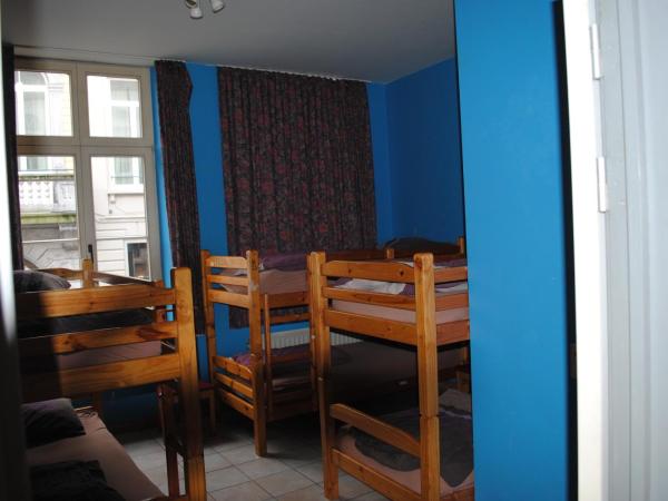 Charlie Rockets Youth Hostel : photo 2 de la chambre lit dans dortoir mixte de 6 lits