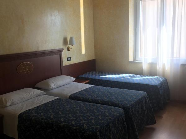 Hotel Alexander Resort : photo 2 de la chambre chambre quadruple