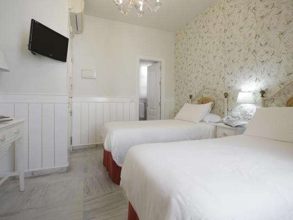 Basic Hotel Puerta de Sevilla : photo 4 de la chambre chambre double ou lits jumeaux standard
