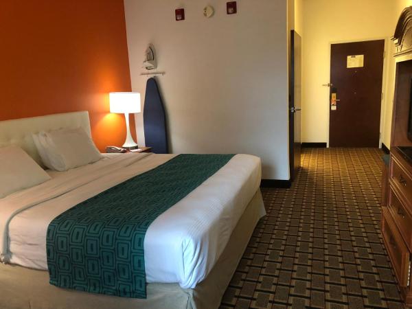 Howard Johnson by Wyndham Airport : photo 3 de la chambre chambre lit king-size - non-fumeurs