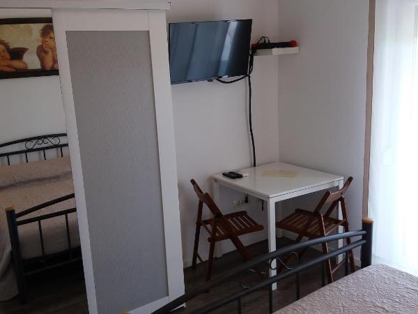 Guest House Zohil : photo 8 de la chambre chambre double avec balcon - vue sur mer