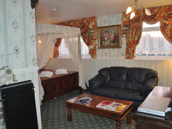 The New Guilderoy Hotel : photo 4 de la chambre suite avec lit à baldaquin 