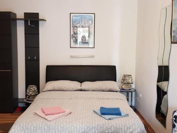 Rooms & Apartments Semić : photo 1 de la chambre chambre familiale avec balcon