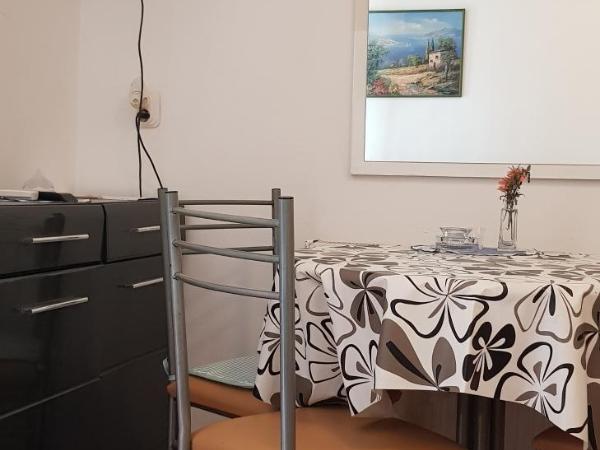 Rooms & Apartments Semić : photo 5 de la chambre chambre familiale avec balcon