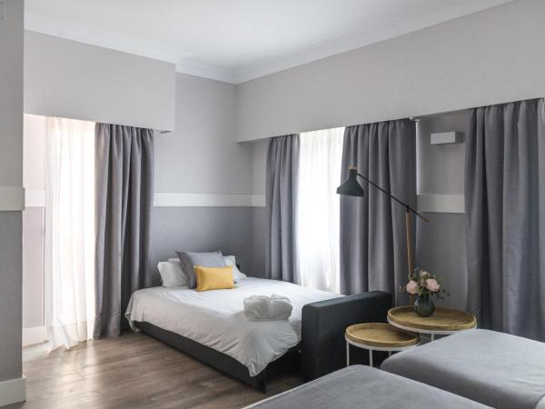 BYPILLOW Velázquez 45 : photo 5 de la chambre chambre triple