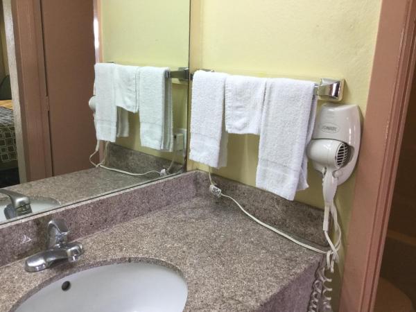 Luxury Inn and Suites Seaworld : photo 6 de la chambre chambre lit king-size - non-fumeurs