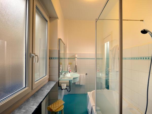 Best Western Hotel Crimea : photo 8 de la chambre chambre double avec lit queen-size