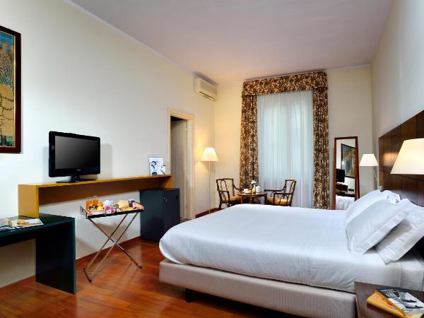 Best Western Hotel Crimea : photo 2 de la chambre chambre triple avec 1 lit queen-size et 1 lit simple