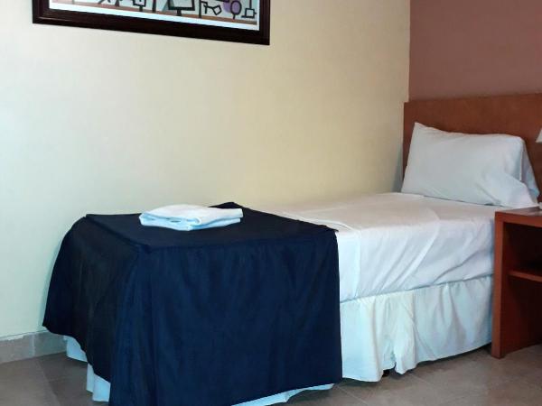 Hotel UTHGRA de las Luces : photo 3 de la chambre petite chambre simple
