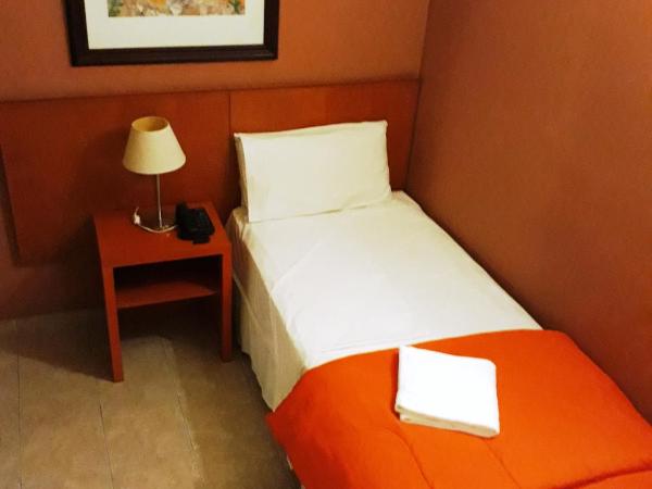 Hotel UTHGRA de las Luces : photo 5 de la chambre petite chambre simple