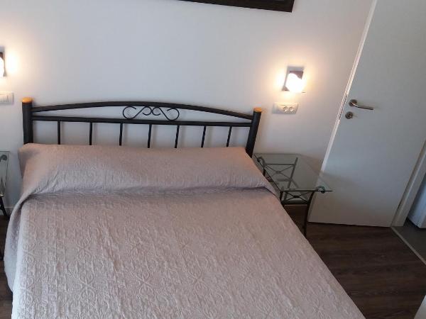 Guest House Zohil : photo 2 de la chambre chambre double avec balcon - vue sur mer