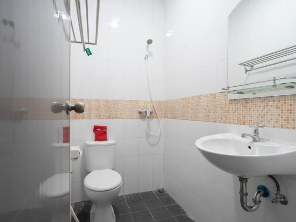 RedDoorz Plus @ Danau Sunter Utara : photo 4 de la chambre chambre double