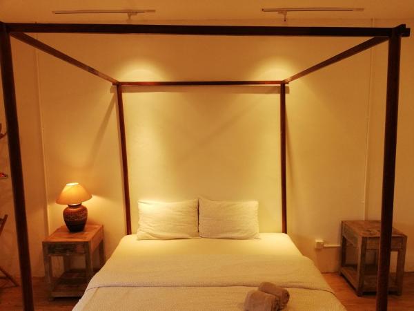 Coco Country Homes : photo 4 de la chambre chambre lit queen-size - vue sur piscine